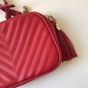 CLASSIC RED CROSSBODY